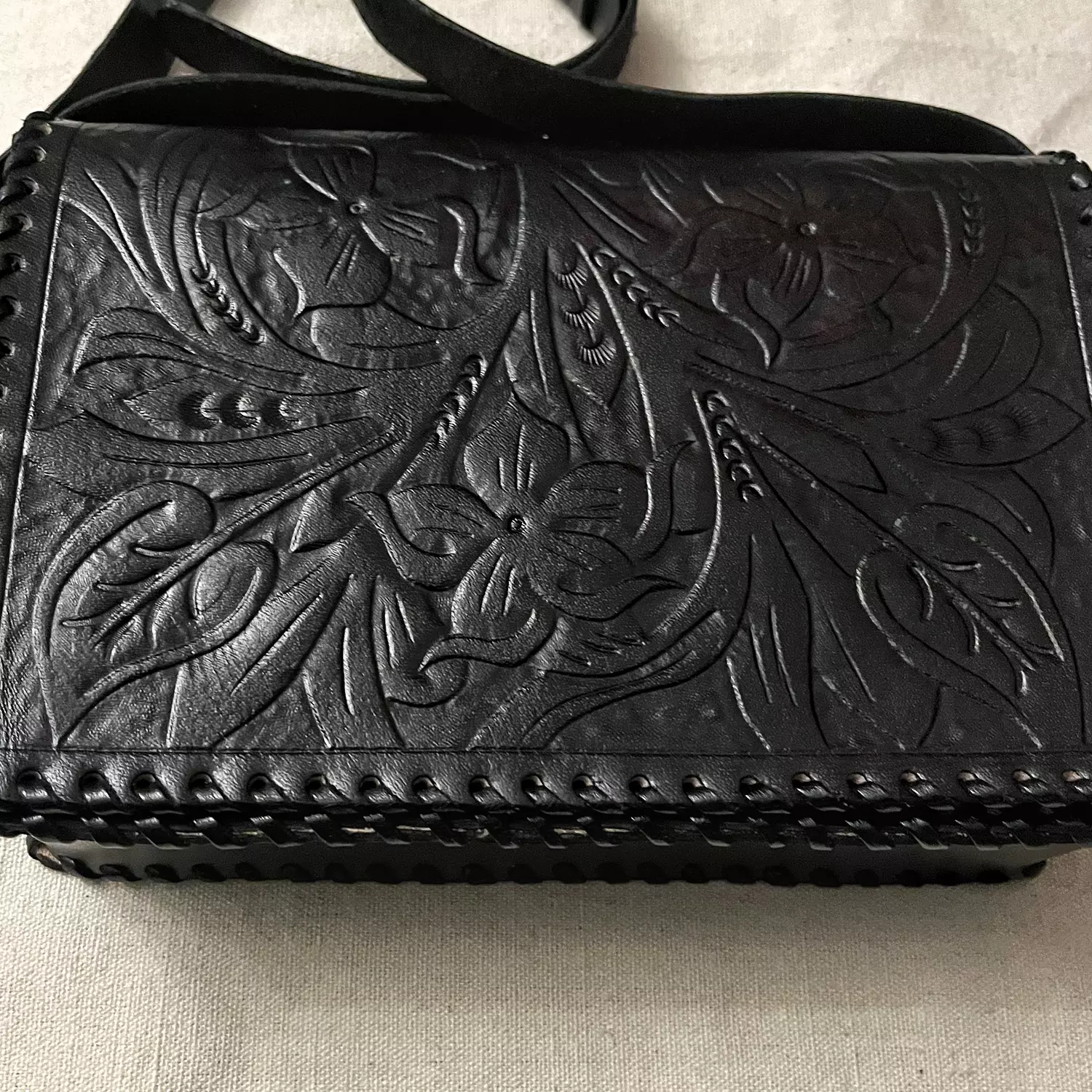 Tooled floral rectangular flap leather bag 18
