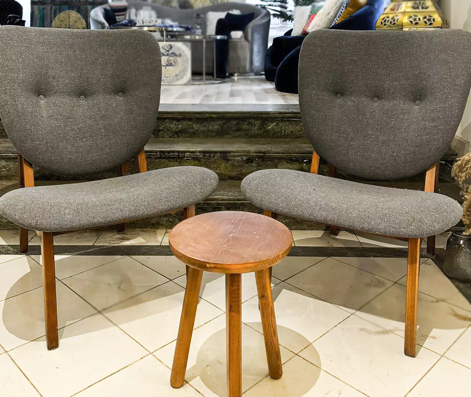Double hug chair 1