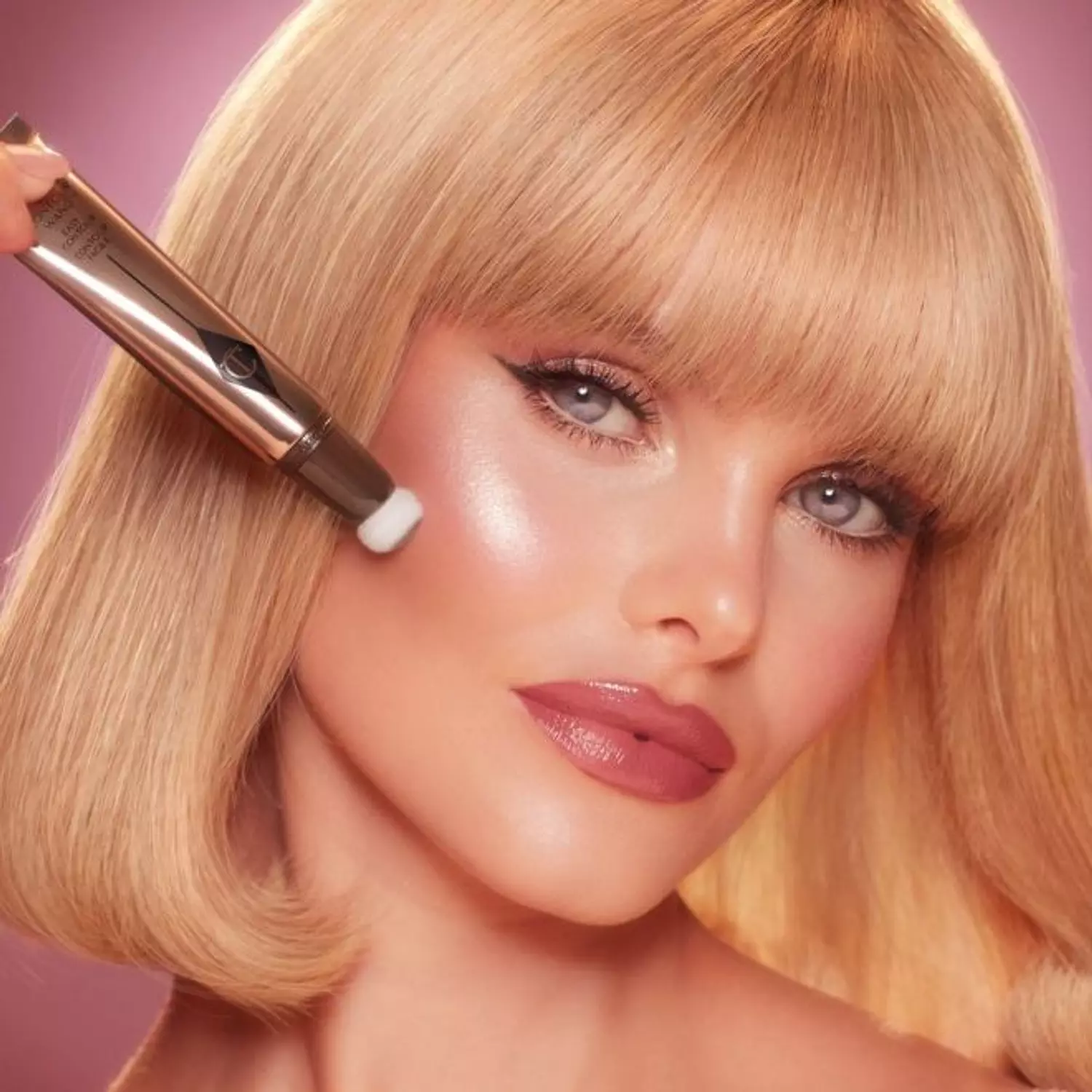 charlotte tilbury HOLLYWOOD CONTOUR WAND LIGHT TO MEDIUM 1