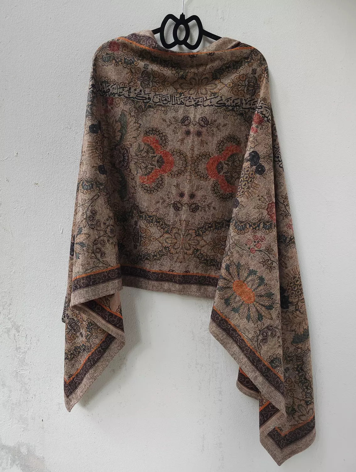 لعينيكِ سامحت هذا الزمان/صوف image