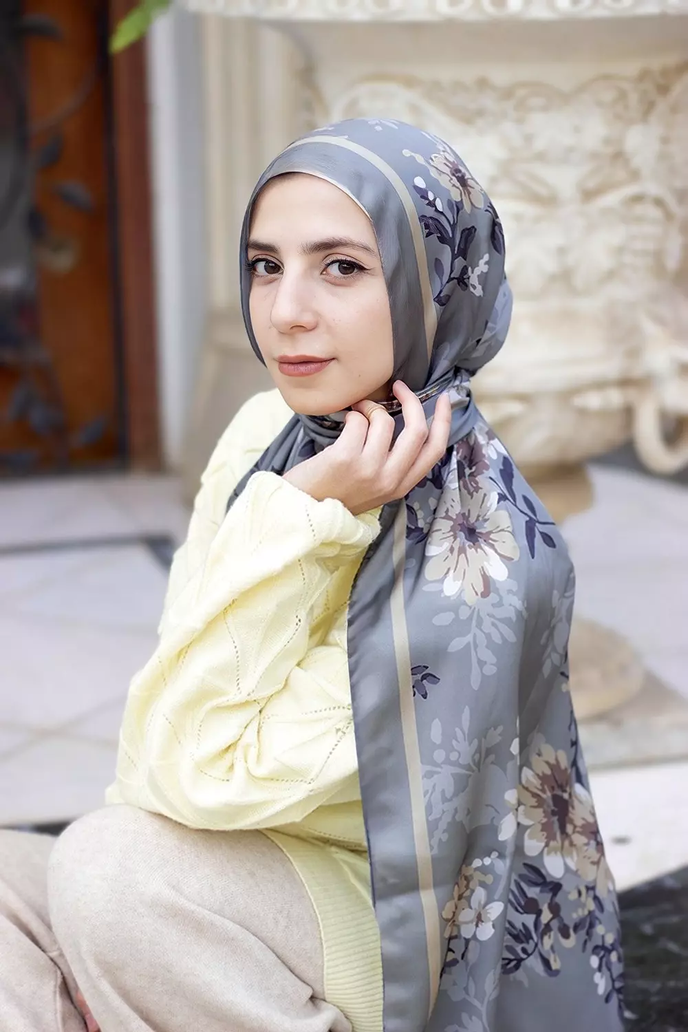 Zohira in satin  hover image