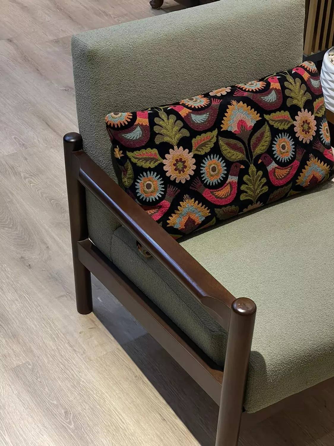 <p style="text-align: start"><strong>ARM CHAIRS</strong></p>