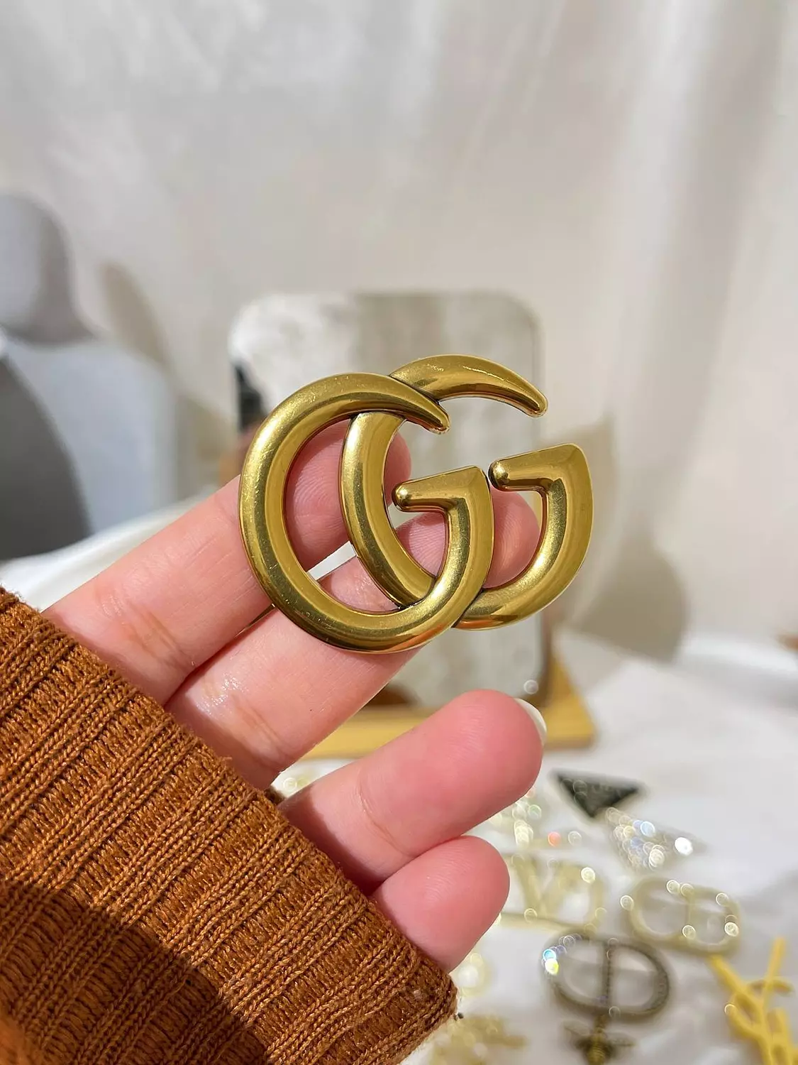 GG brooch  image