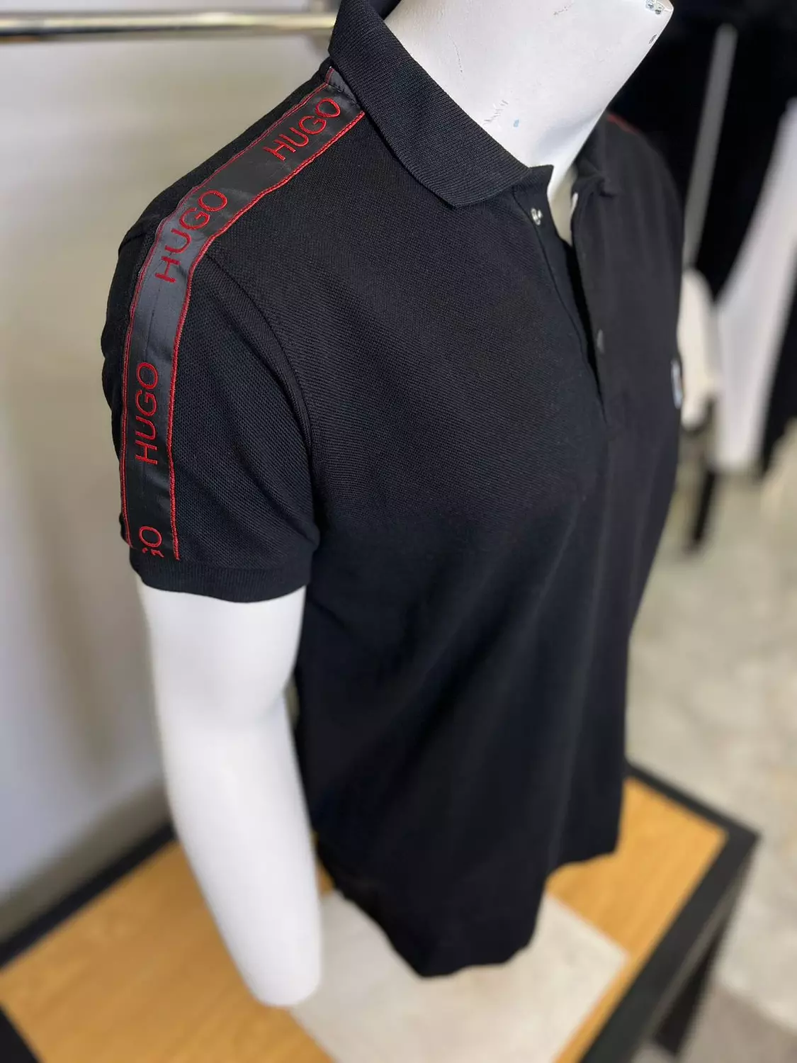 HUGO BOSS TSHIRT / 1462 hover image