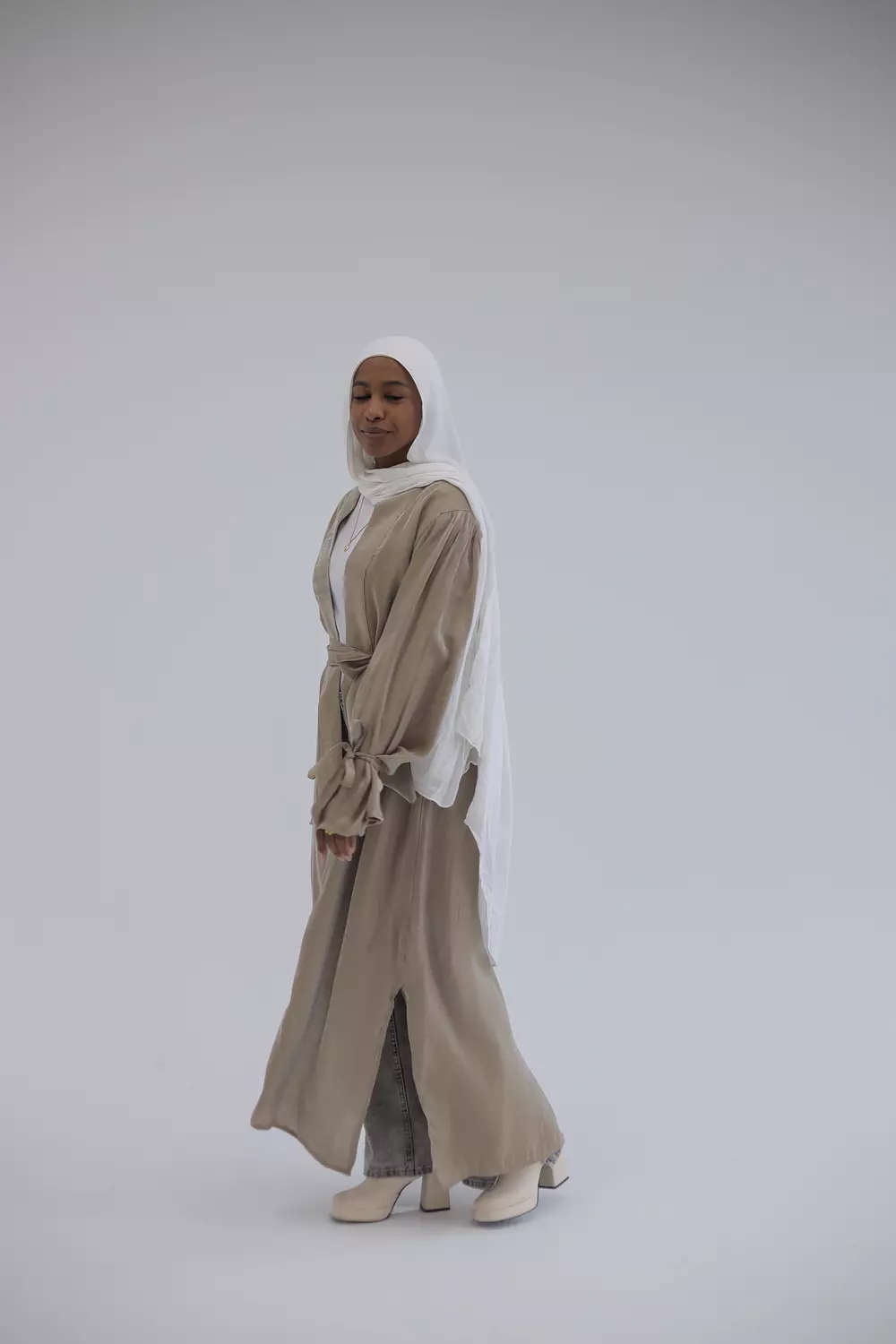 Beige cardigan stan with a waistband hover image