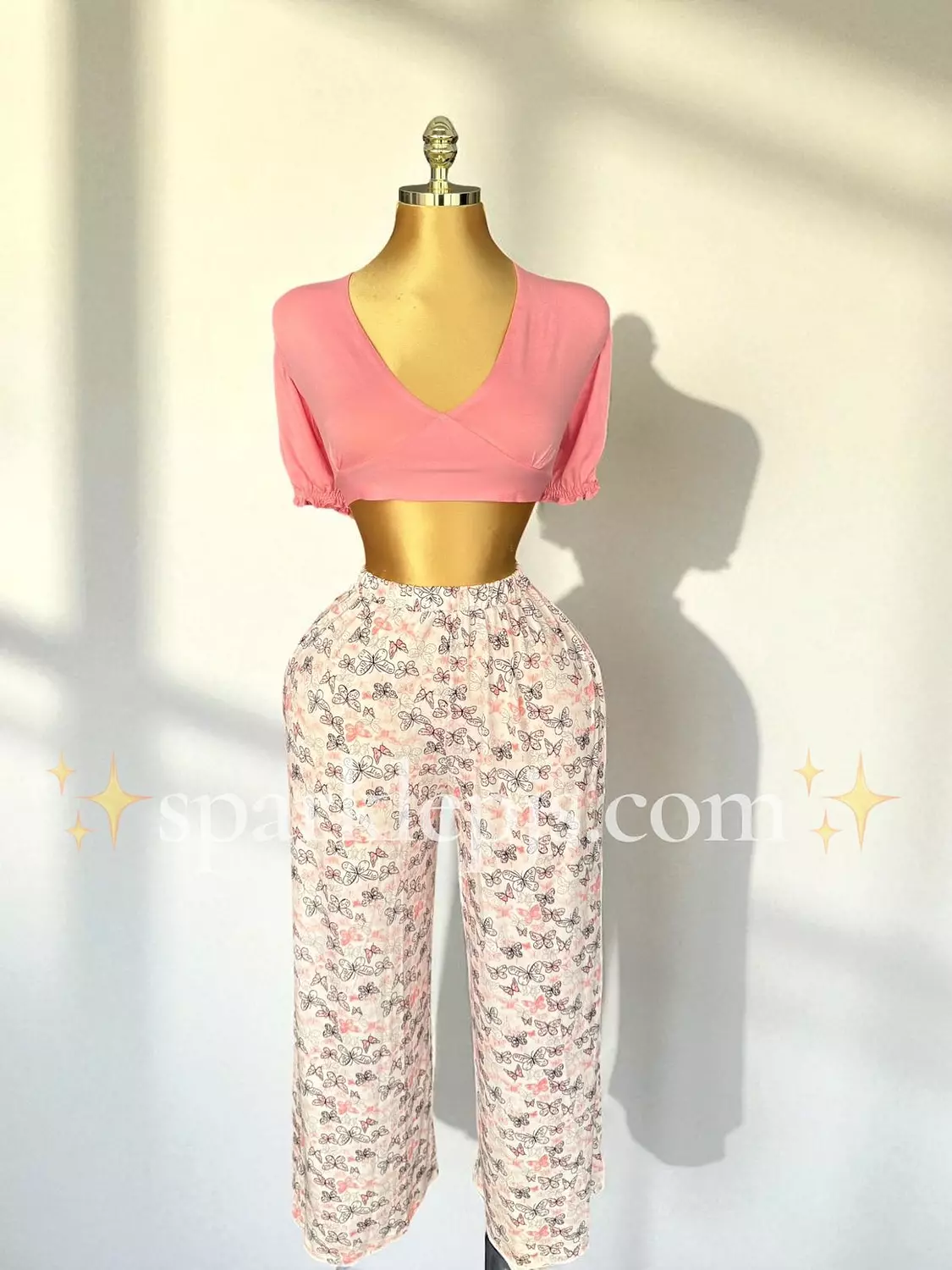 “Jardin des Ailes Pajama” hover image