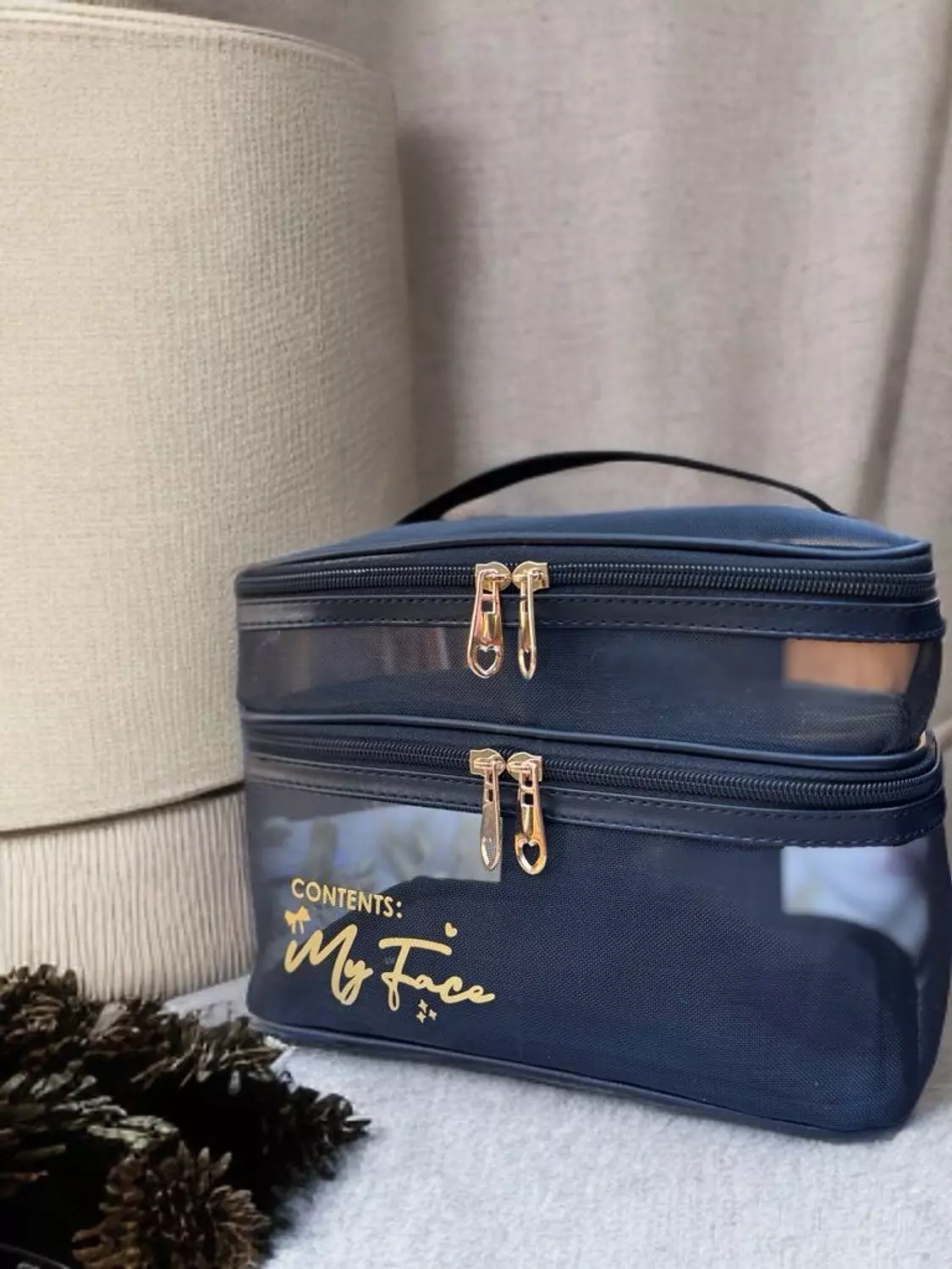 <p><strong>pretty face essentials bag</strong></p>