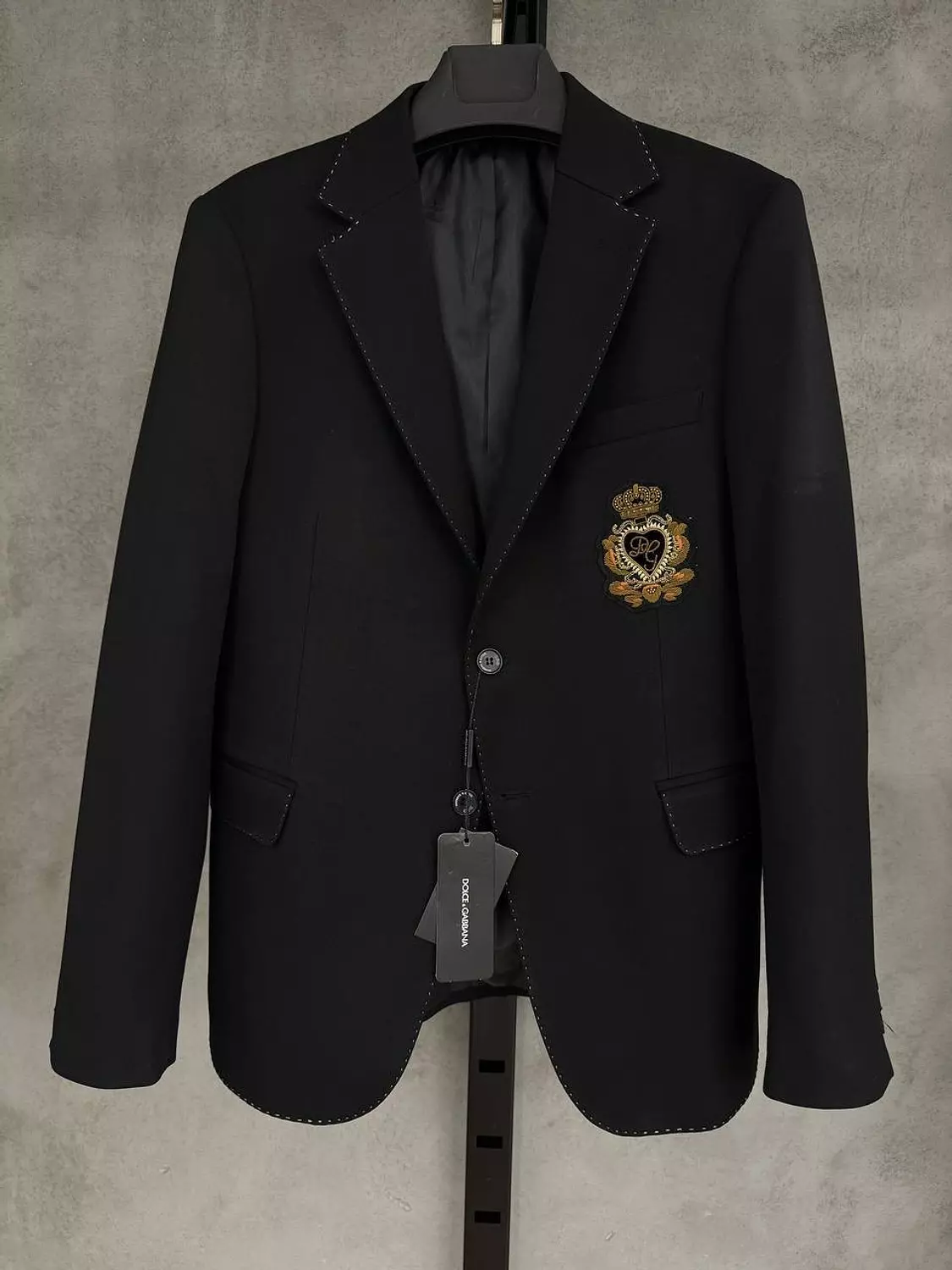 Dg full suite with gold logo 1