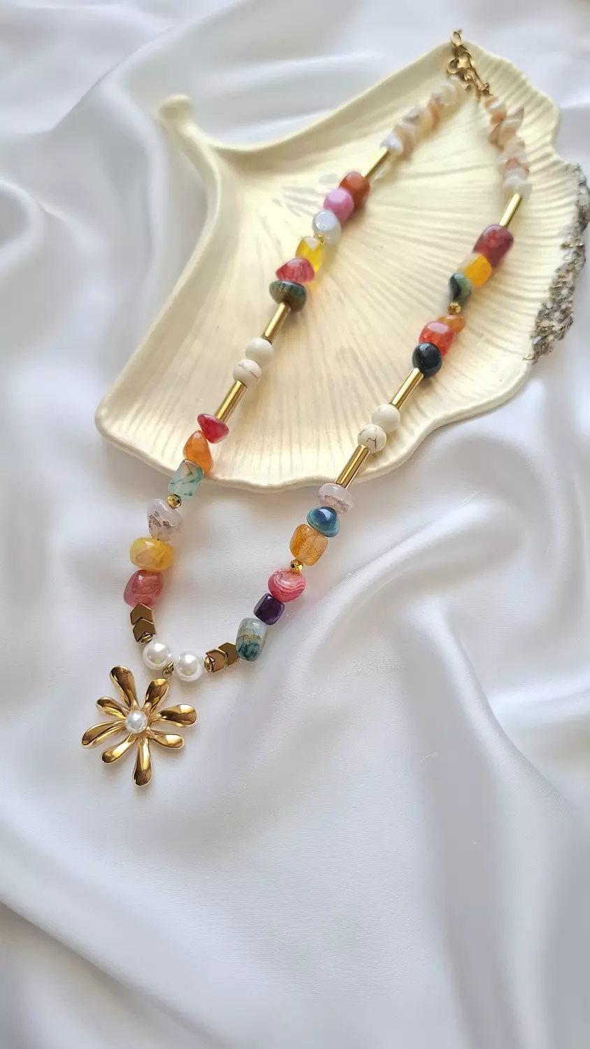 Flowered agate necklace  2