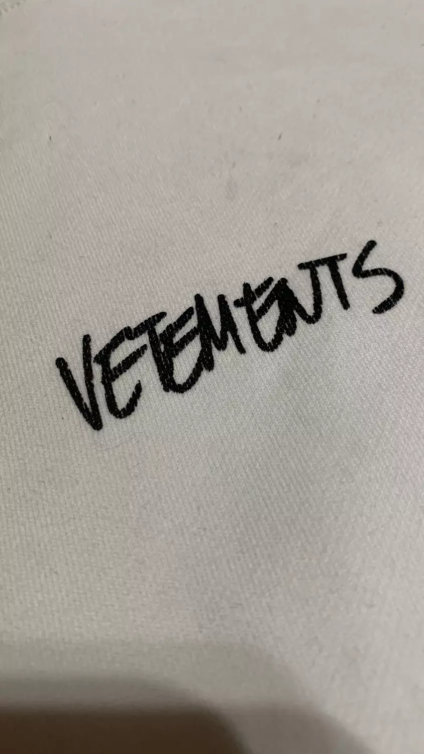 Vetements spellout hoodie 4