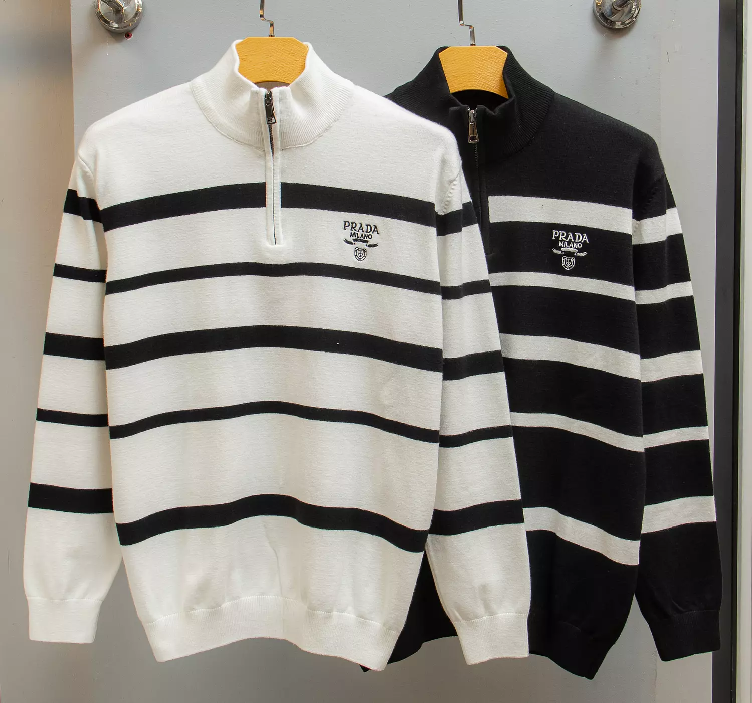 PRADA QUARTER ZIPPER / 1502 8