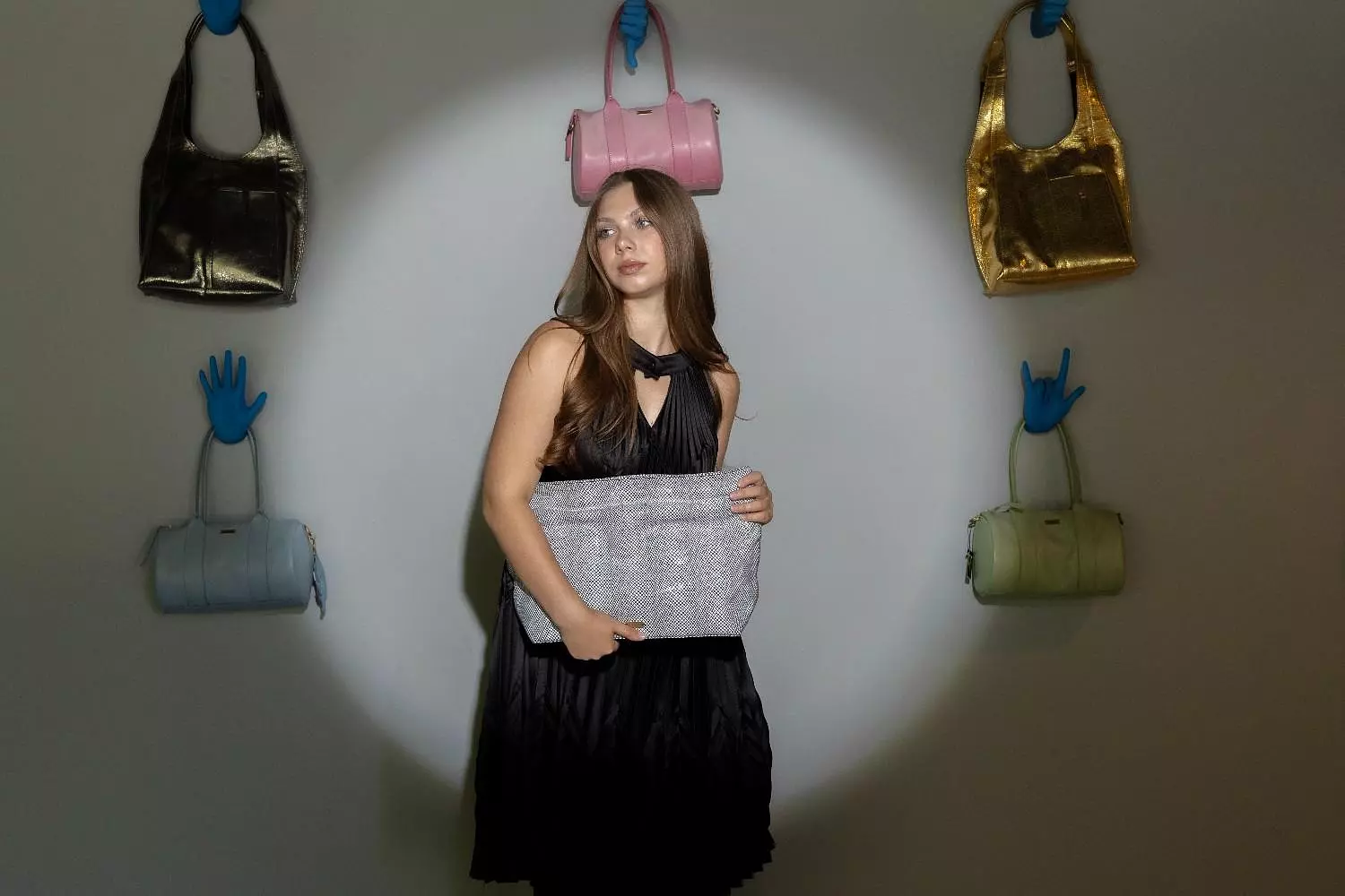 Naya in White & Black Snake  5