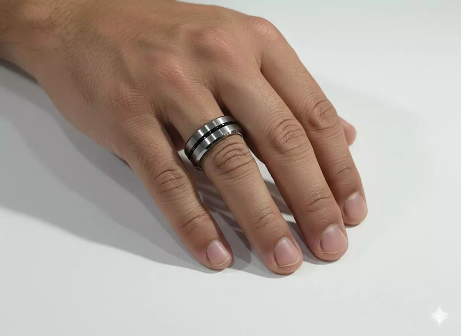 tungsten silver with a black centerline image