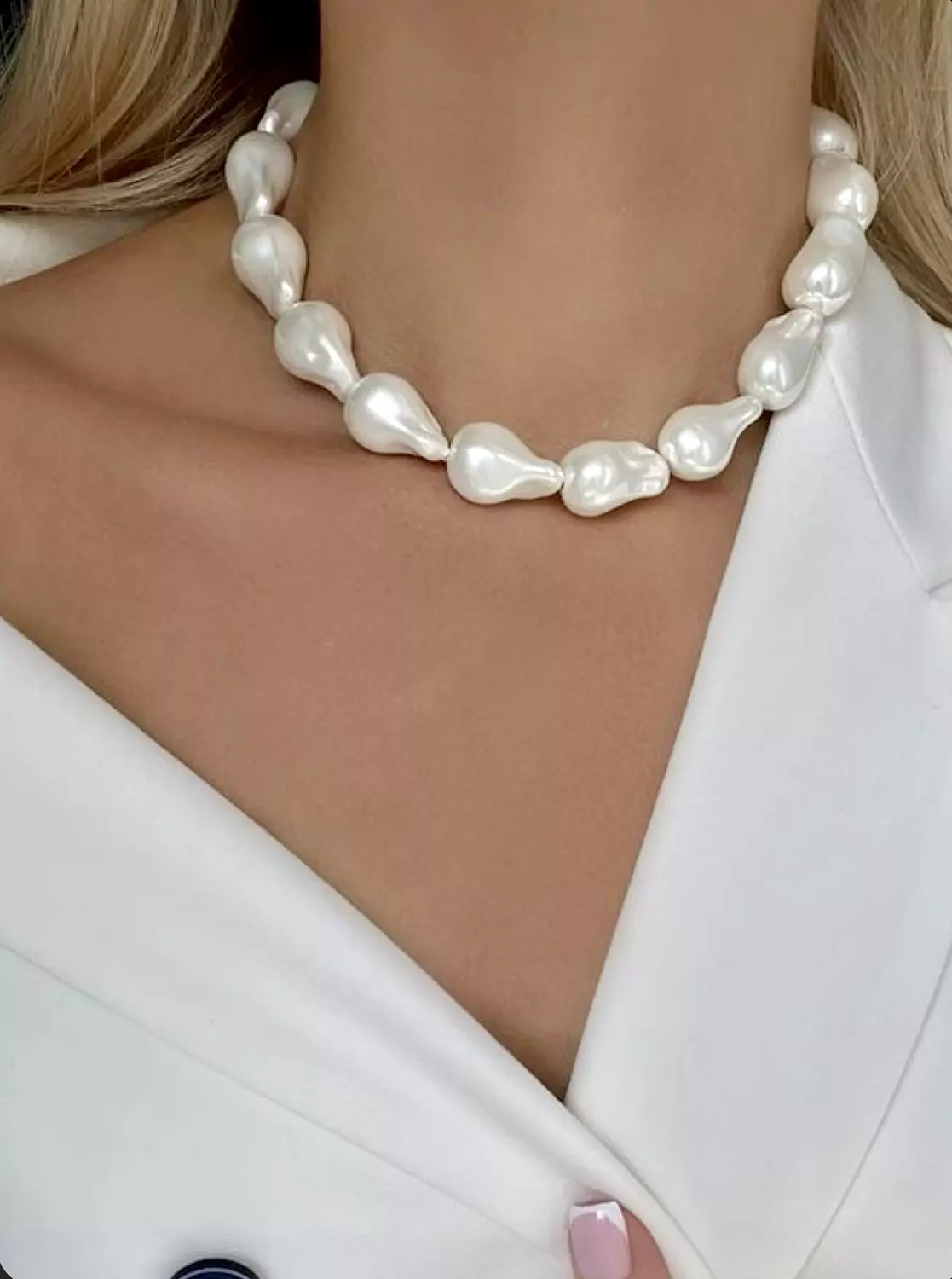 Drop pearls chocker image