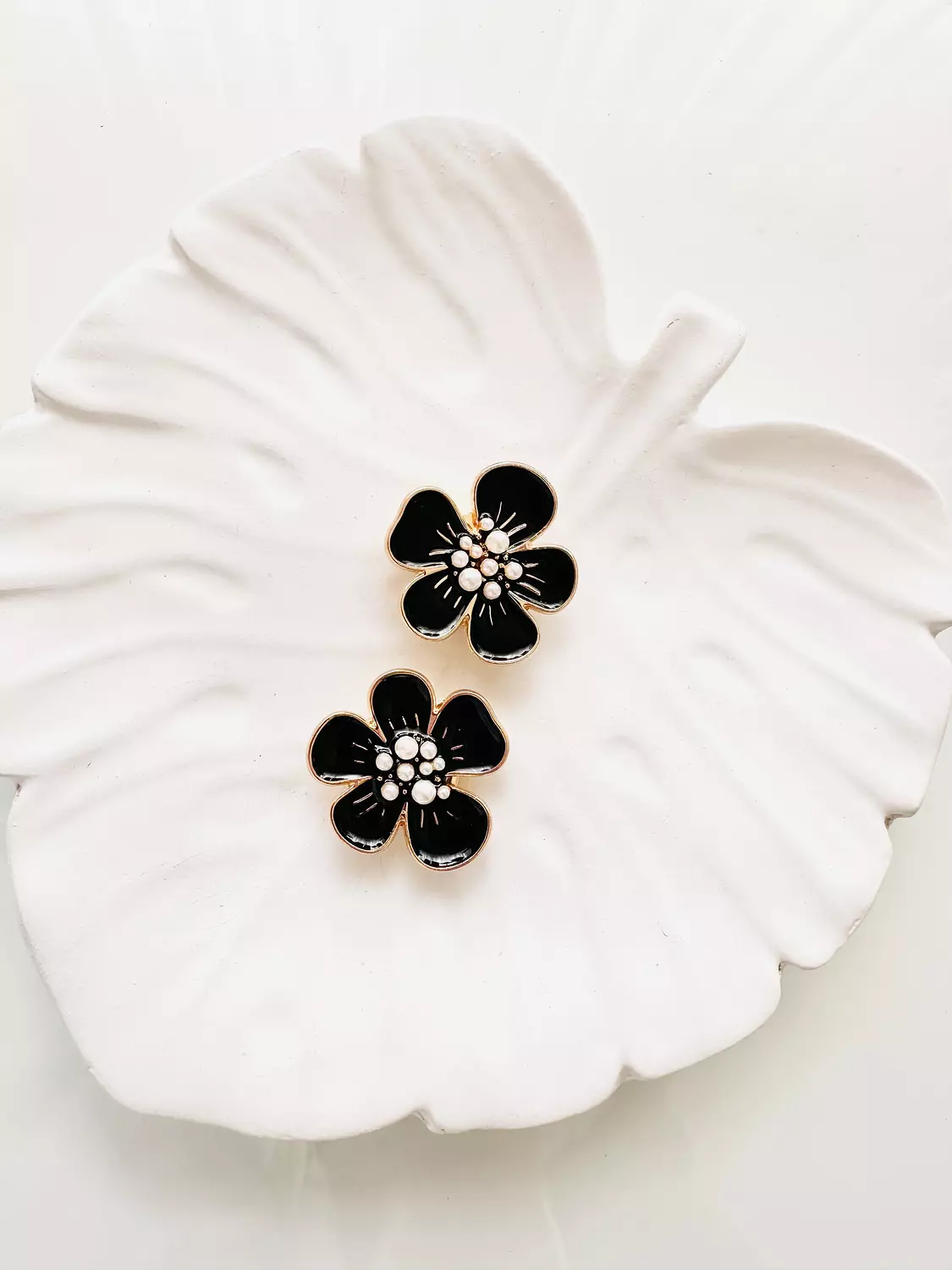 Black flowers button covers  1
