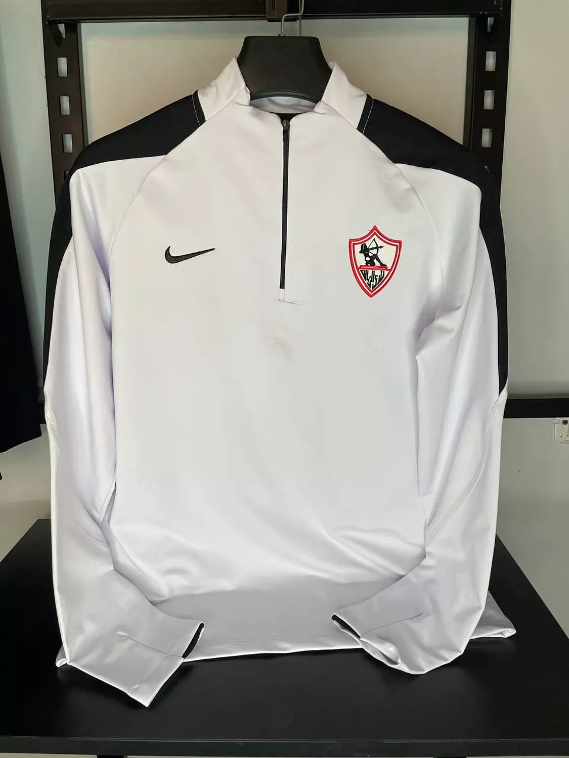 Flat track hover image