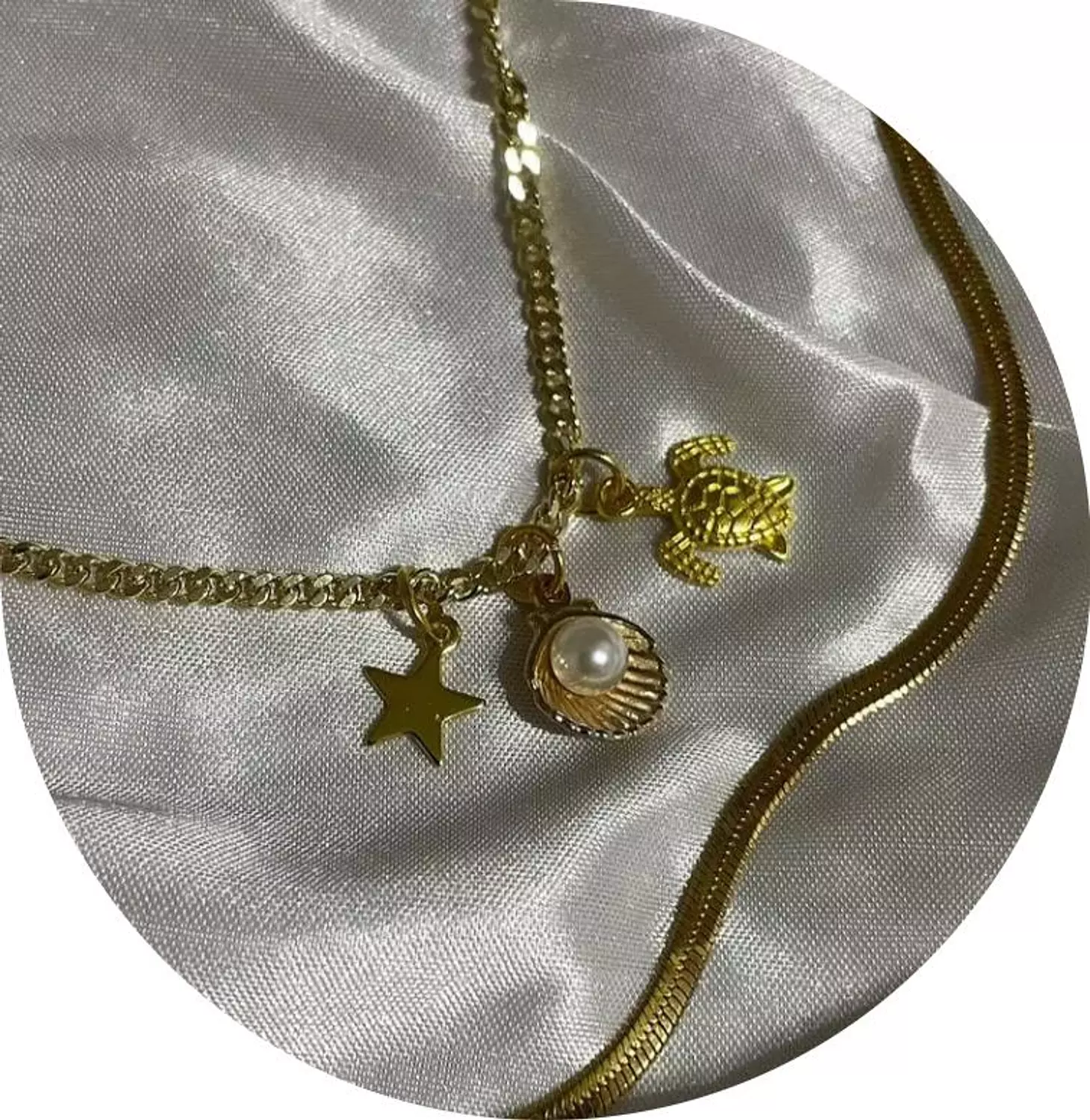 <h3 style="text-align: center"><span style="color: #ff1414">gold</span></h3>