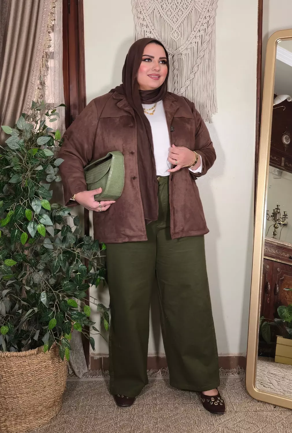 <h3 style="text-align: center"><span style="color: rgb(111, 61, 148)">Gabardine Pants</span></h3>