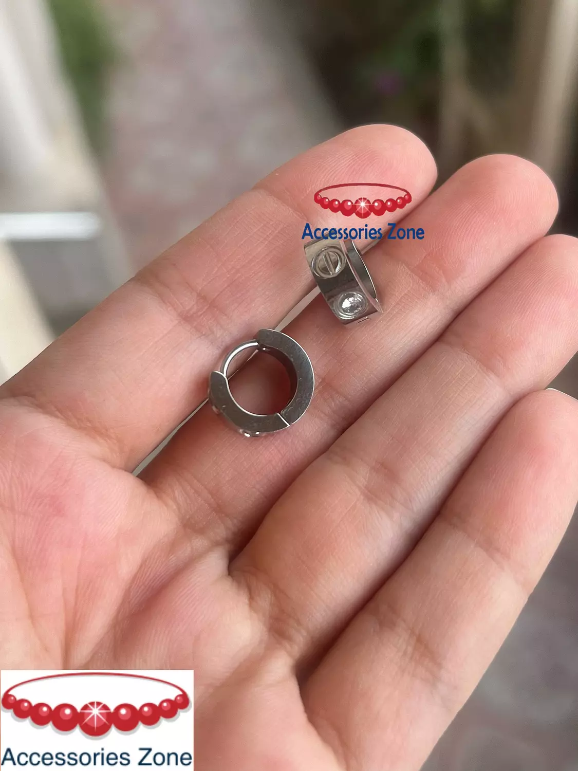 Silver carti*r earring 