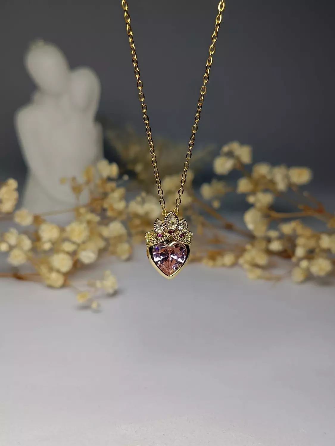 golden crown rapunzel necklace 1
