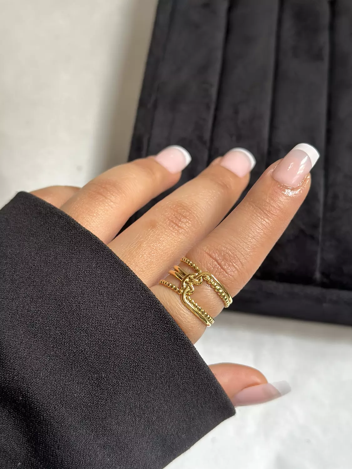 Closed knot ring 2