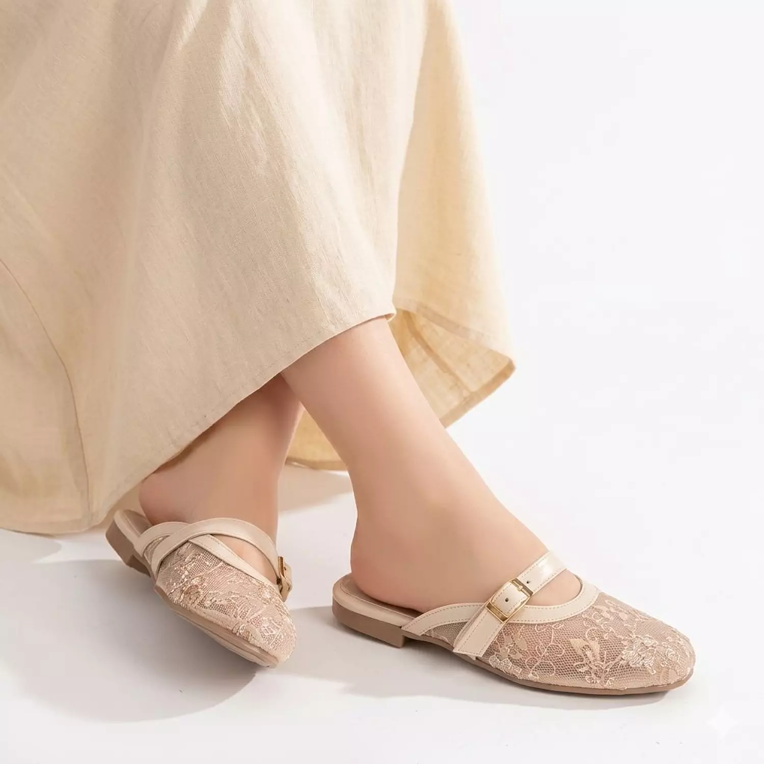Comfortable flat lace slides for women 1