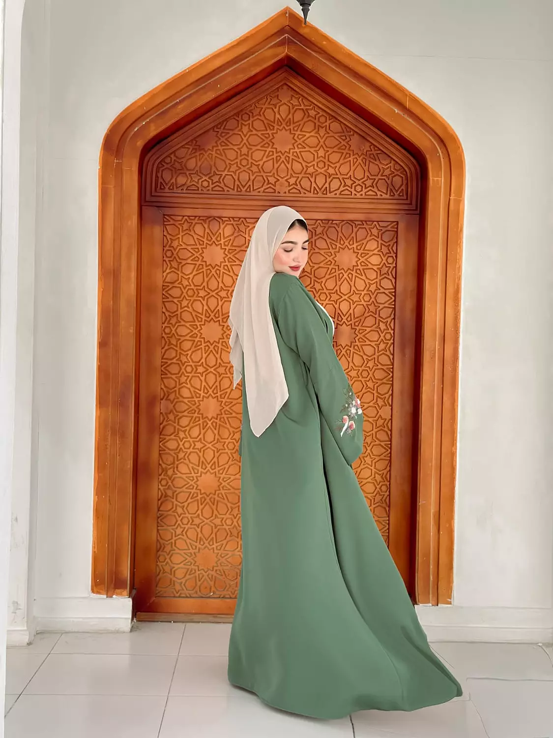 Abaya floral hover image