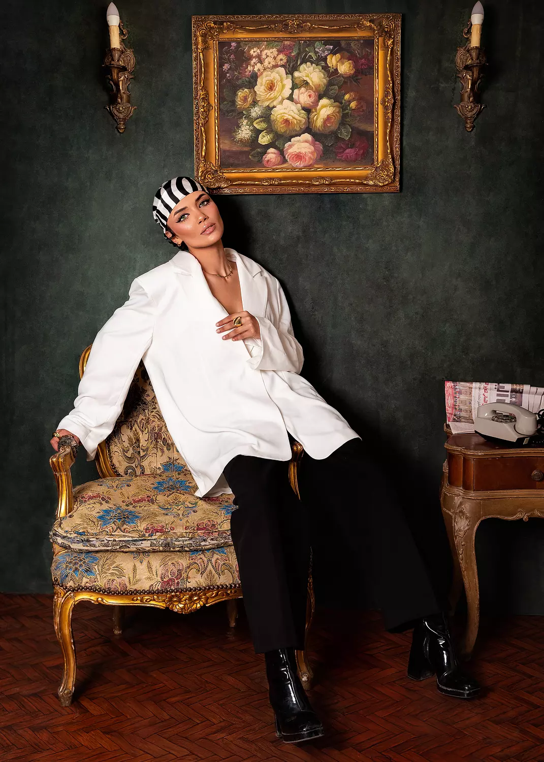 <p><strong><span style="color: rgb(0, 0, 0)">White Whisper oversized blazer - with a matching gift scarf</span></strong></p>