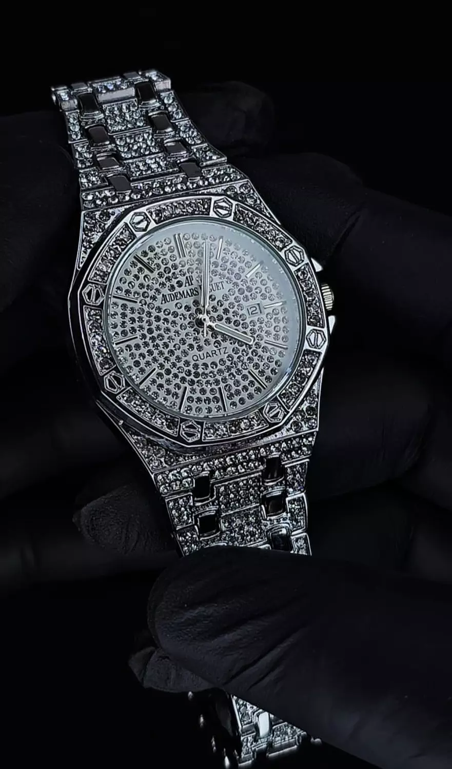 اودميار بيغيه hover image