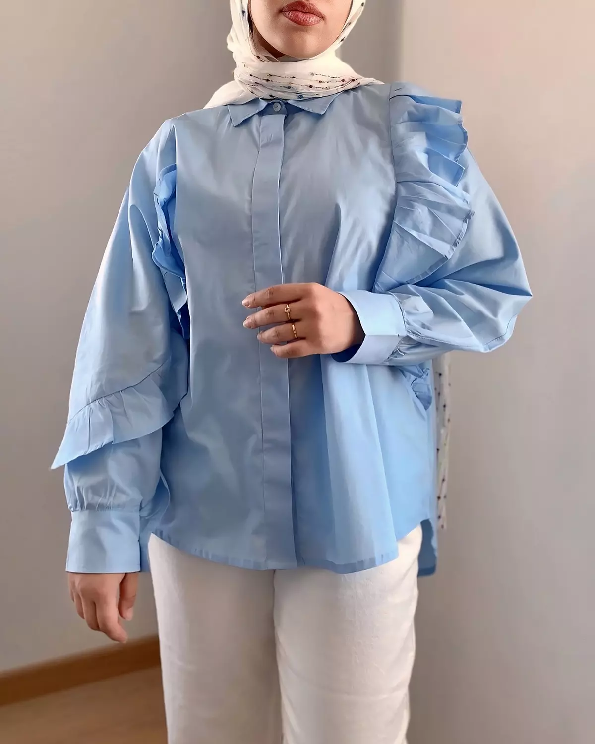 <p>RUFFLES SHIRT IN BLUE</p>