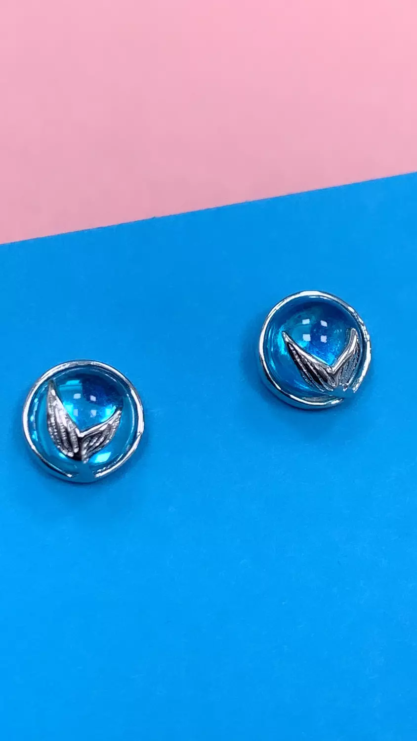 Whale tail earring image
