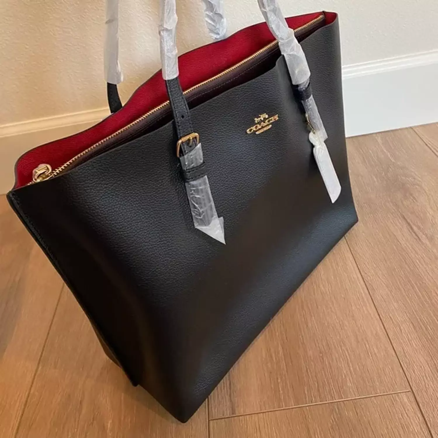 MOLLIE TOTE IN/BLACK TRUE RED COACH 1
