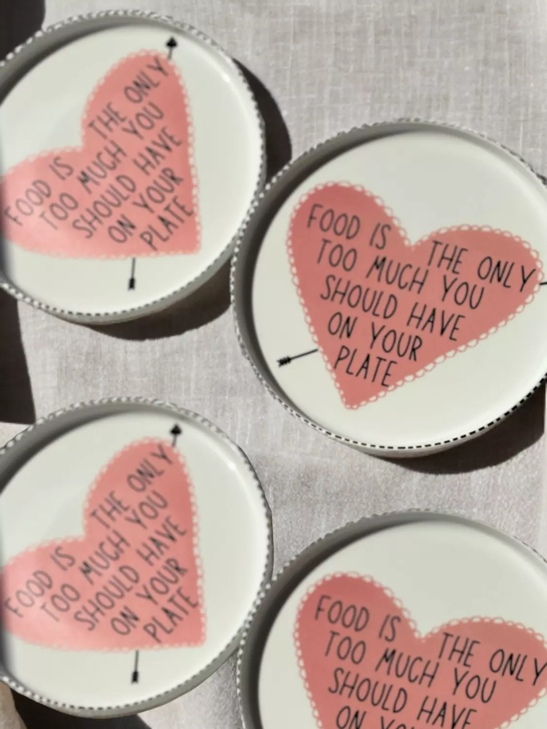 "4 pretty too much plates" set image