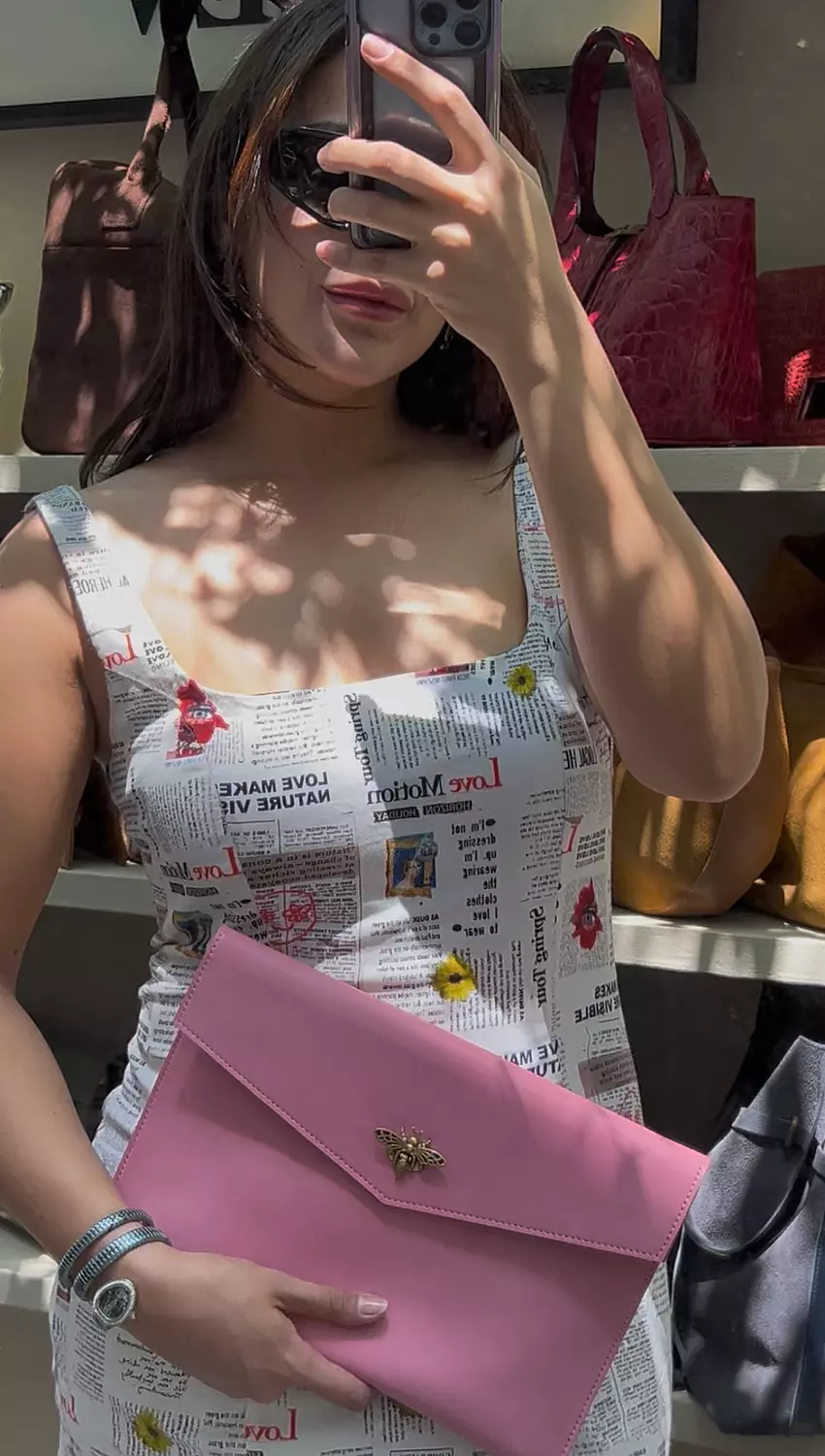 VeeV Pinky Clutch 11