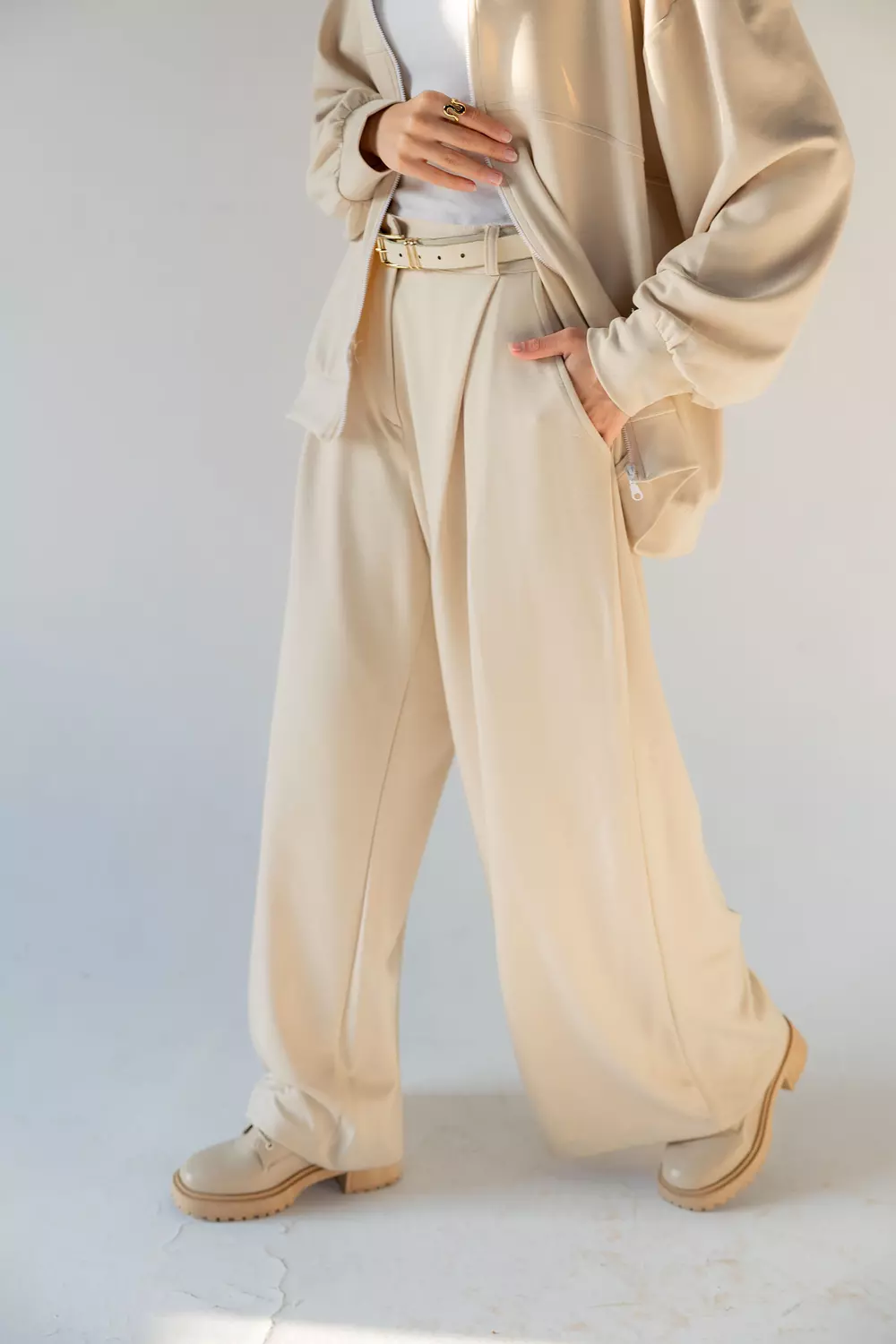 Ella Oysho Pants in Beige image