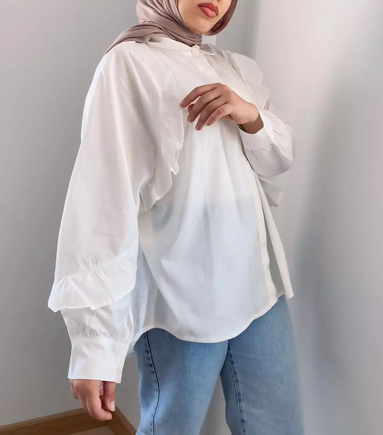 RUFFLES SHIRT IN WHITE hover image