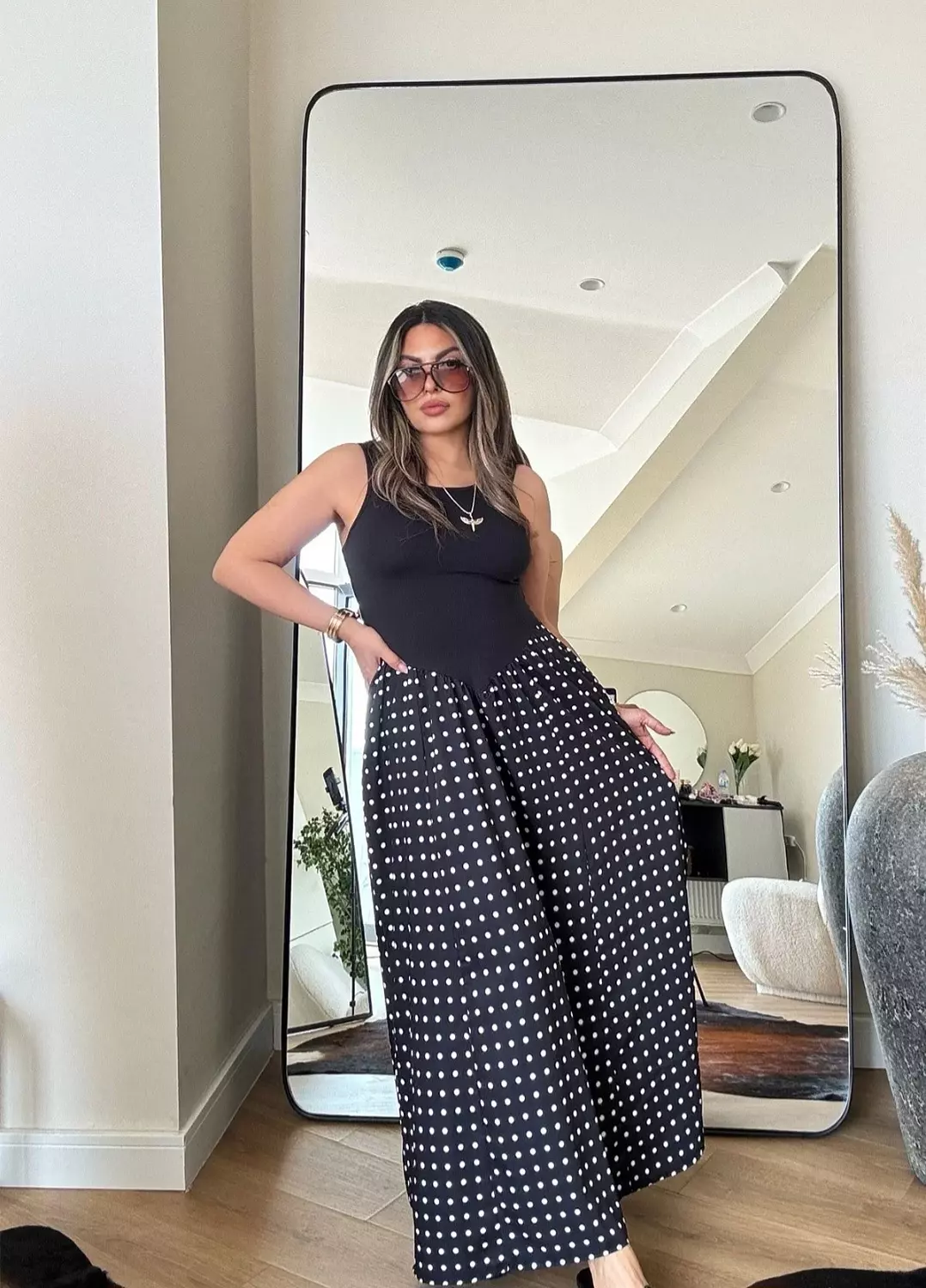 Black sleeveless polka dress 2