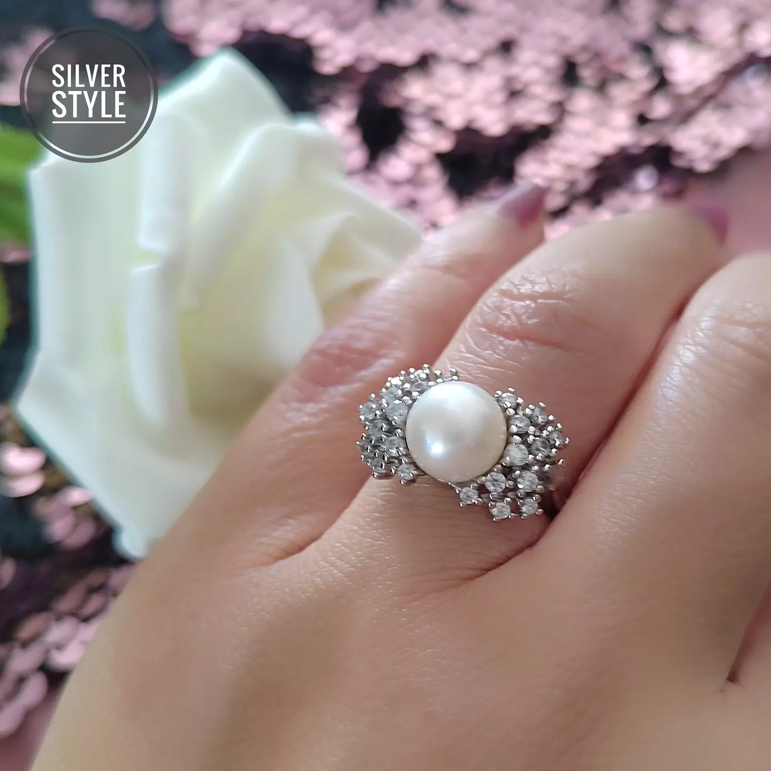 Simple pearl Ring image