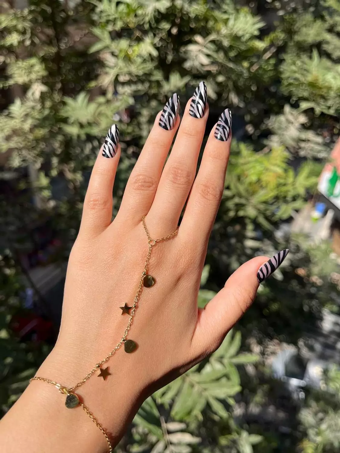 Hand-chain H6 hover image
