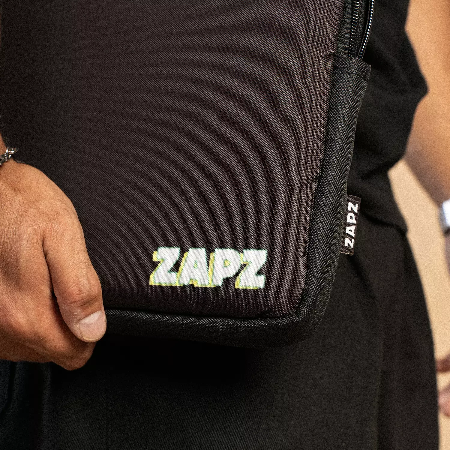 BLACK BASIC IPAD SLEEVE 2