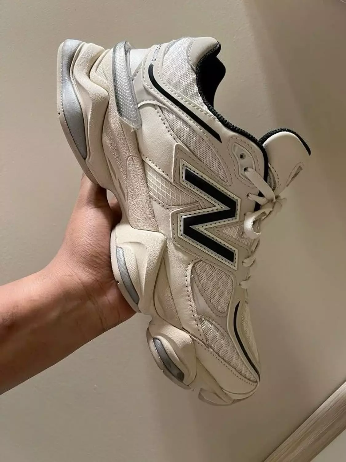 New Balance 9060 Cream/Black  2