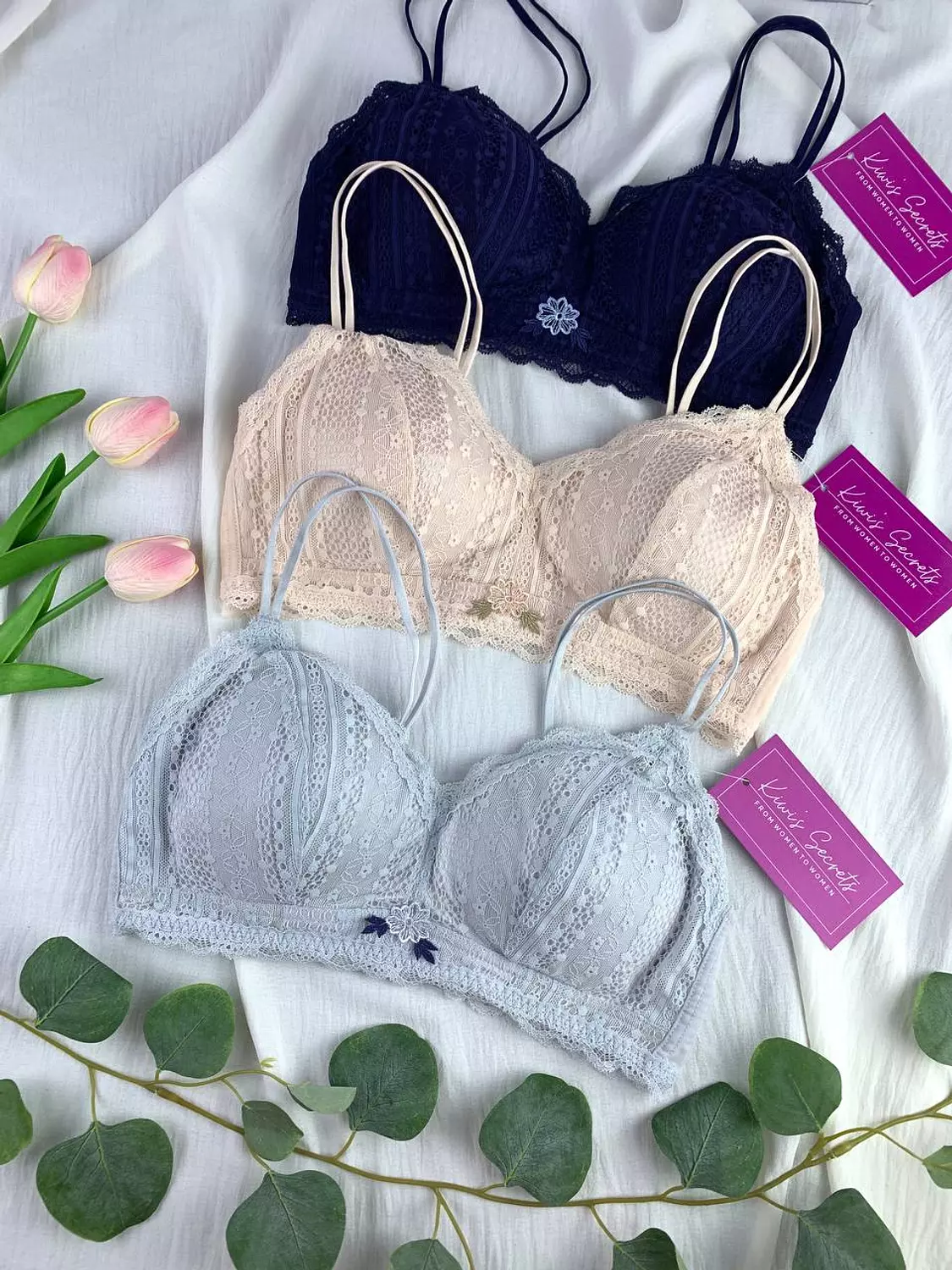 Cute Unwired padded soft bra with lace image