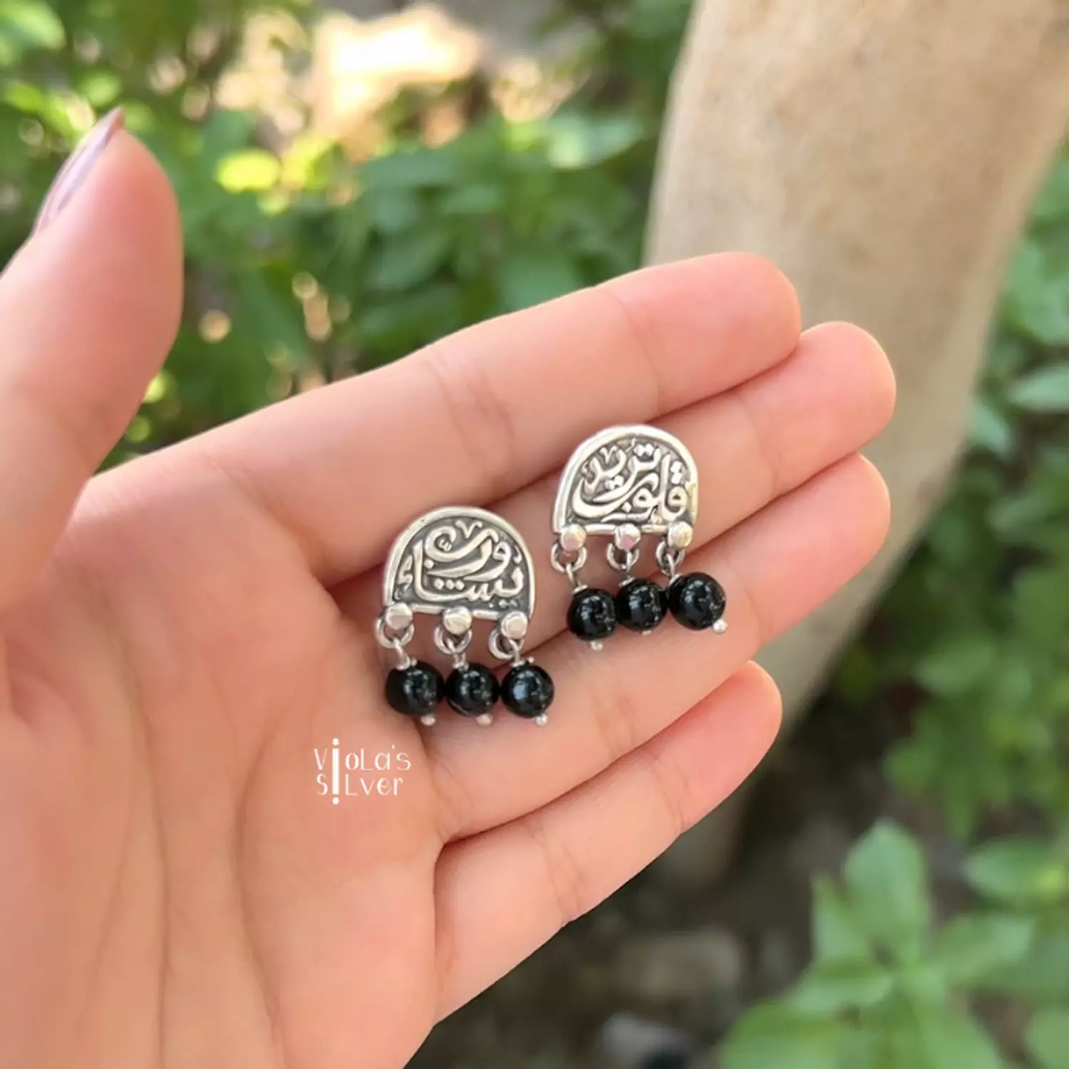 Calligraphy black earring  image