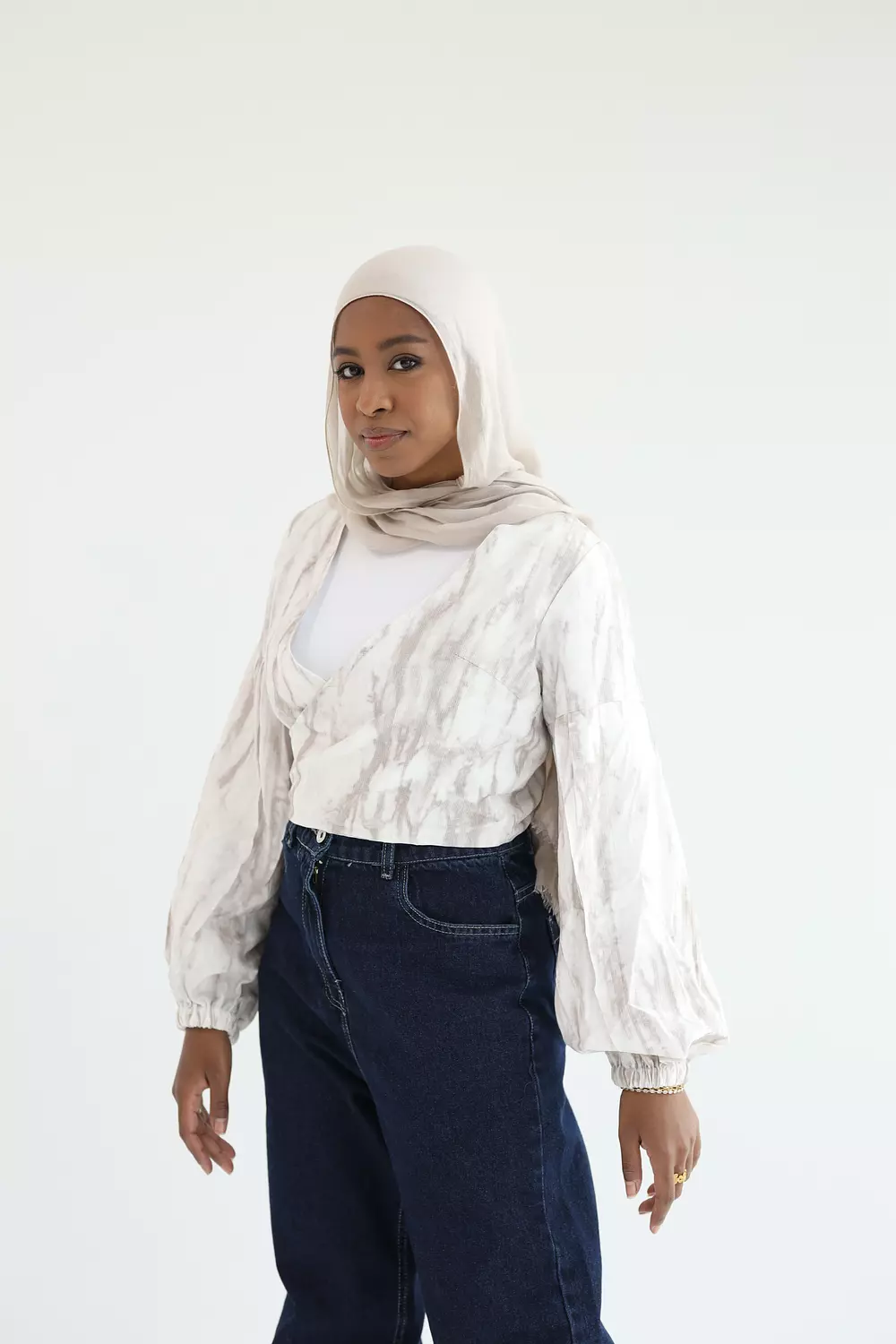 White cropped blouse with a front tie 1