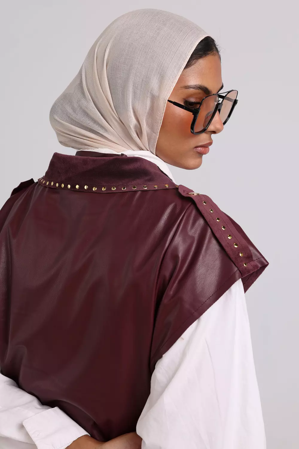 Studed Vellum-Vest "Burgundy" 1