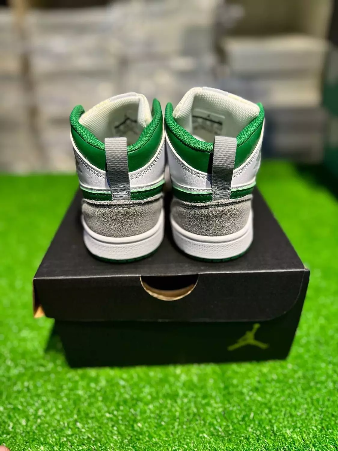 Nike Air Jordan 1 Mid SE 4