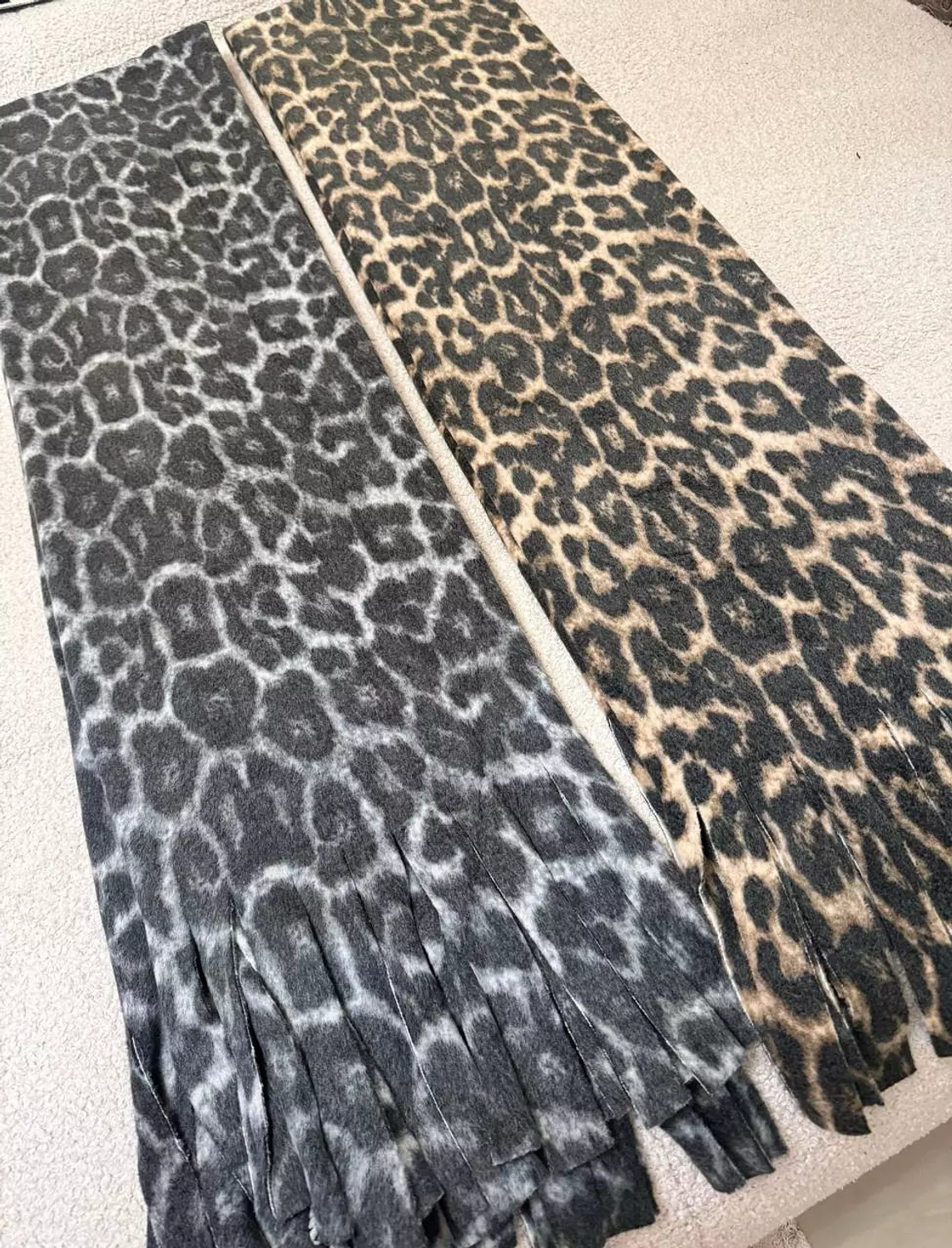 The leopard scarf  3