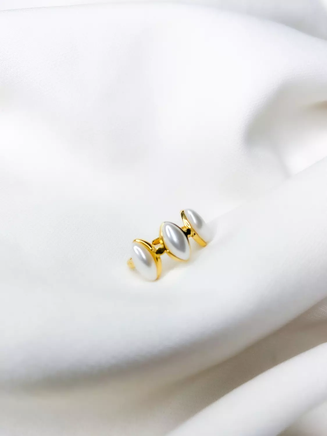 Triple pearl Ring image