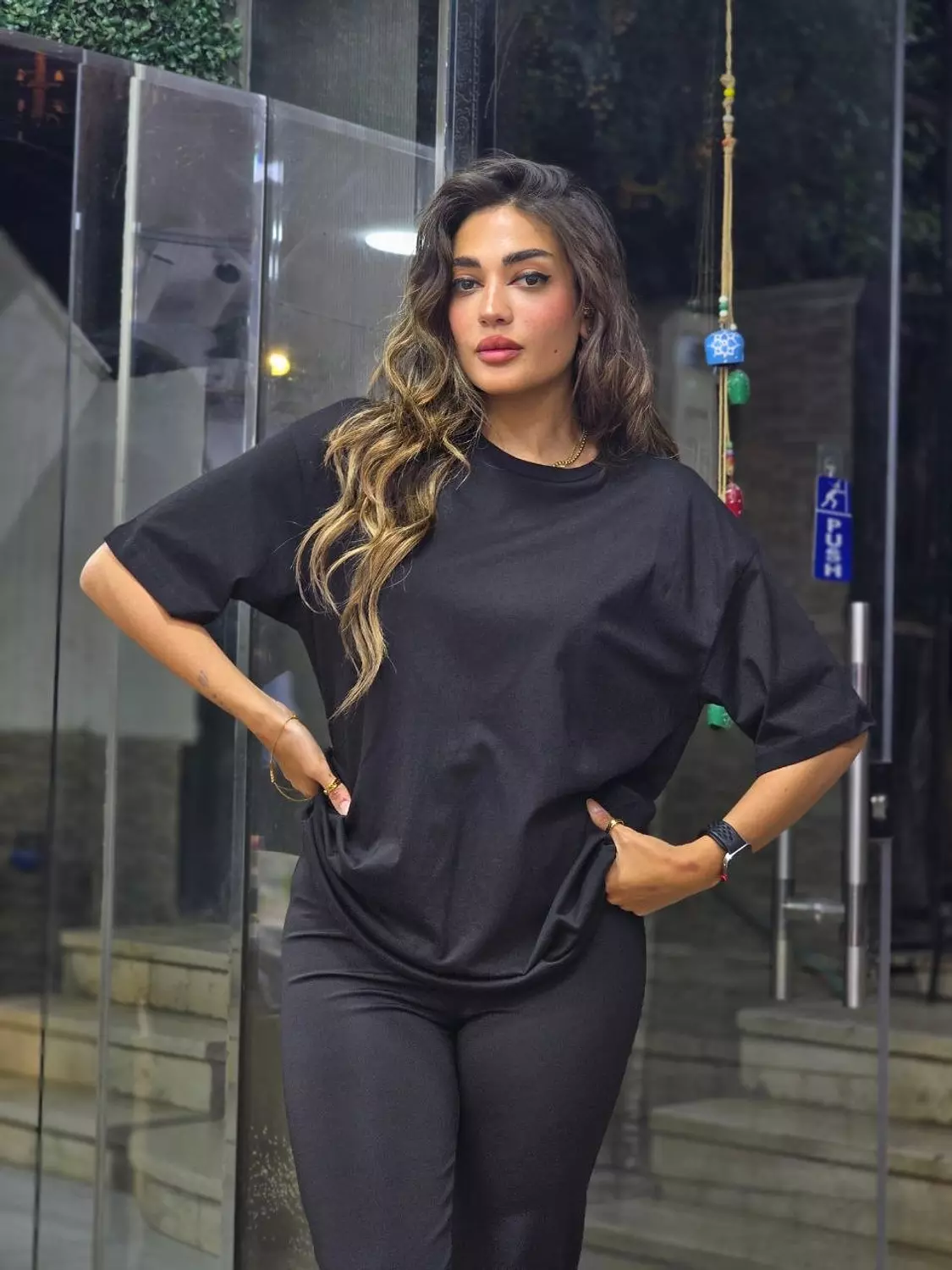 Black basic tshirt hover image