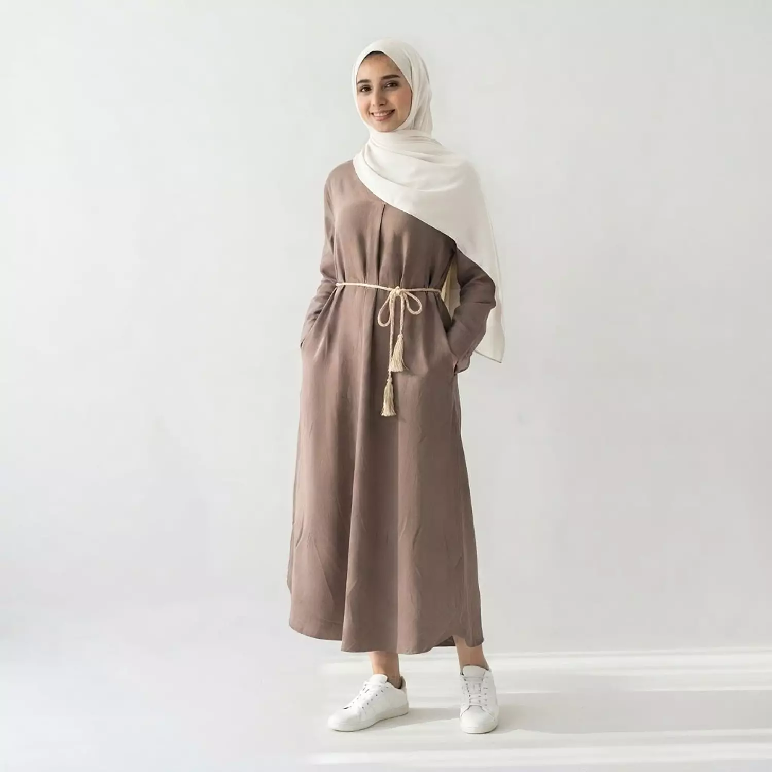 Elegant Tie-Waist Midi Dress 4